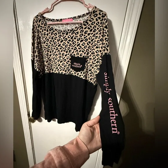 Women’s long sleeve simply southern top - size L - Picture 1 of 4